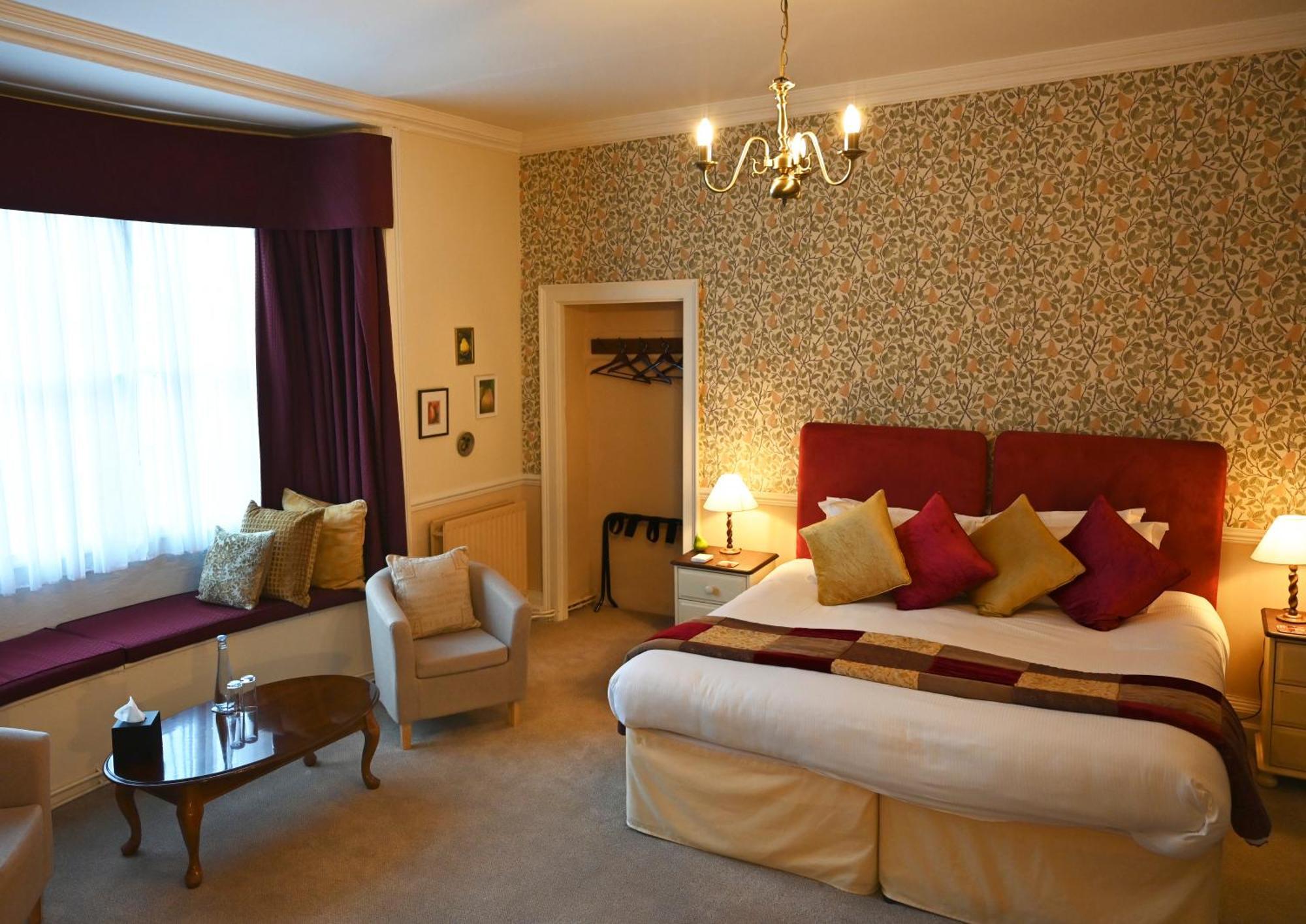 Orchard Club Hotel