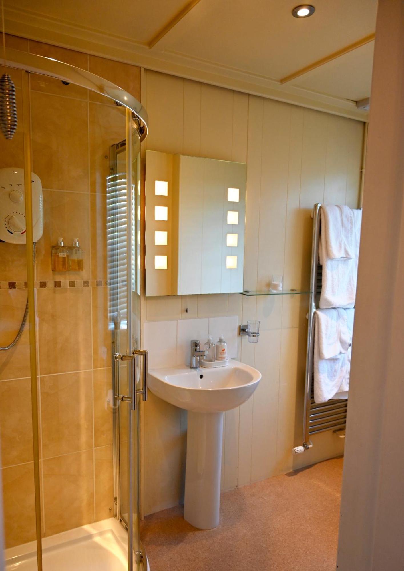 Orchard Club Hotel 4*
